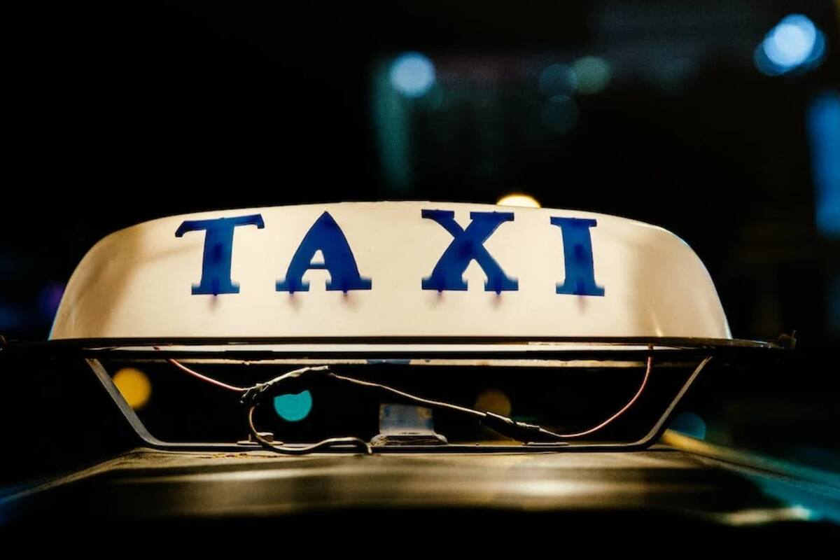 Deja choque entre taxis 14 lesionados