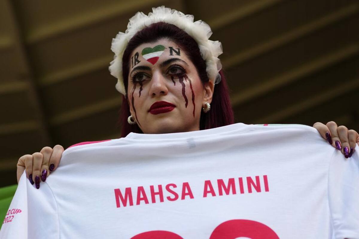 Qatar 2022: Seguridad confronta a mujer con playera de Mahsa Amini, quien murió detenida en Irán