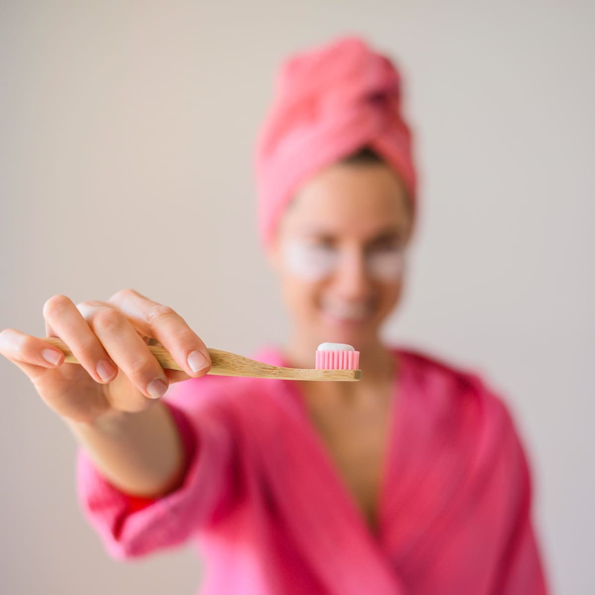 Elegir el cepillo de dientes adecuado es muy importante, por lo que Profeco recomienda consultar con el dentista cuál es más apto para ti