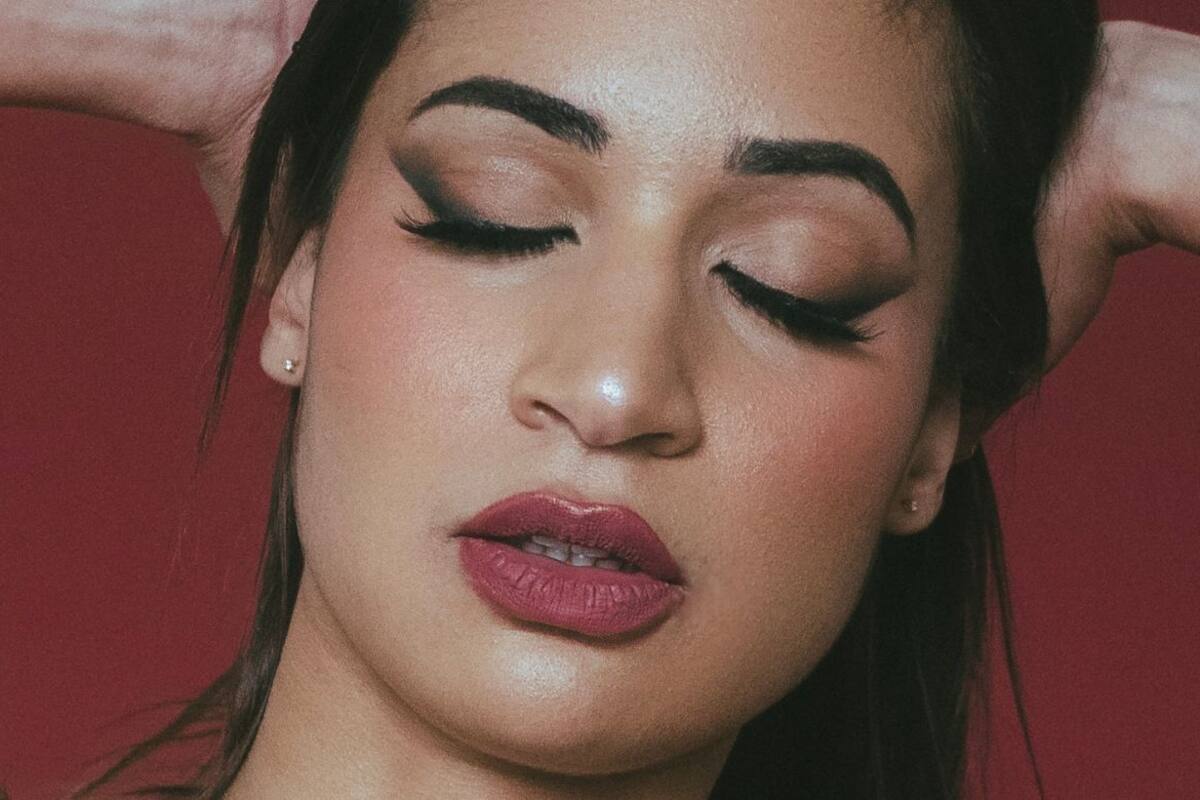 Cómo difuminar el bronceador con las manos para un acabado más natural