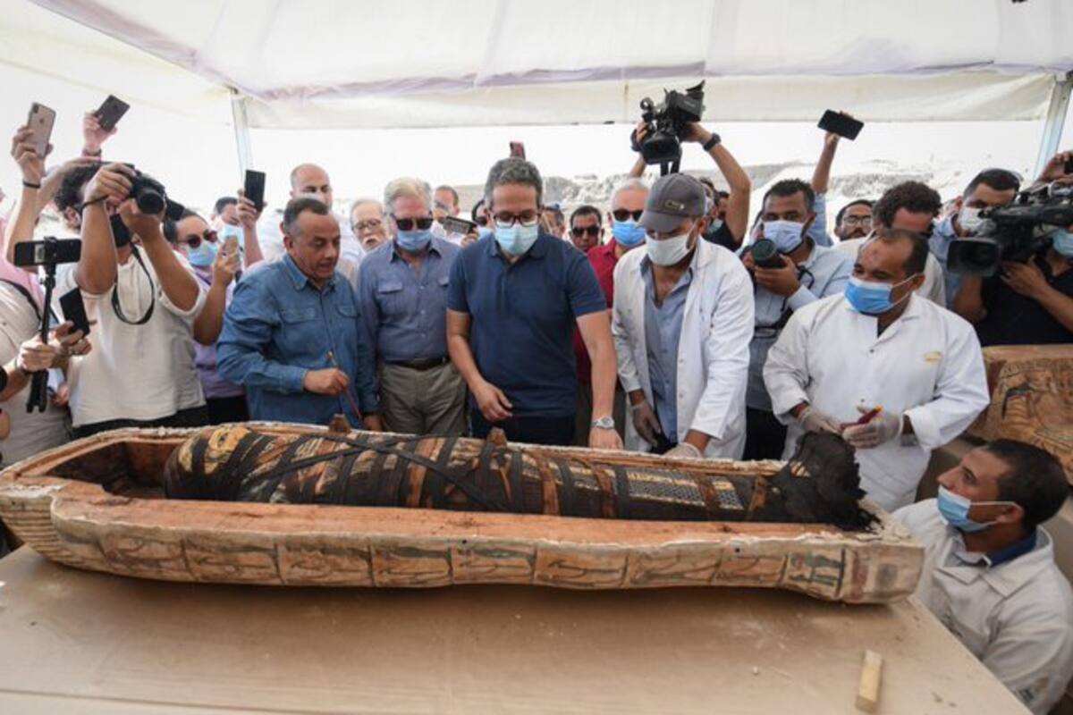Descubren al menos 100 sarcófagos en necrópolis de Egipto que data de hace más de 2 mil 500 años