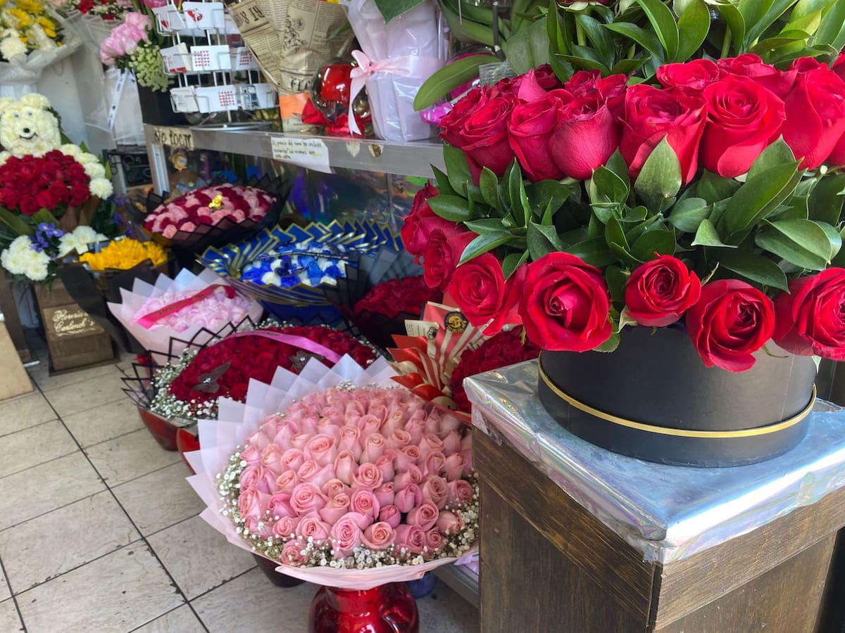 Se reportan precios desde 450 pesos en ramos sencillos, hasta 2 mil 200 en arreglos de 100 rosas. Foto: Emmanuel Castañeda