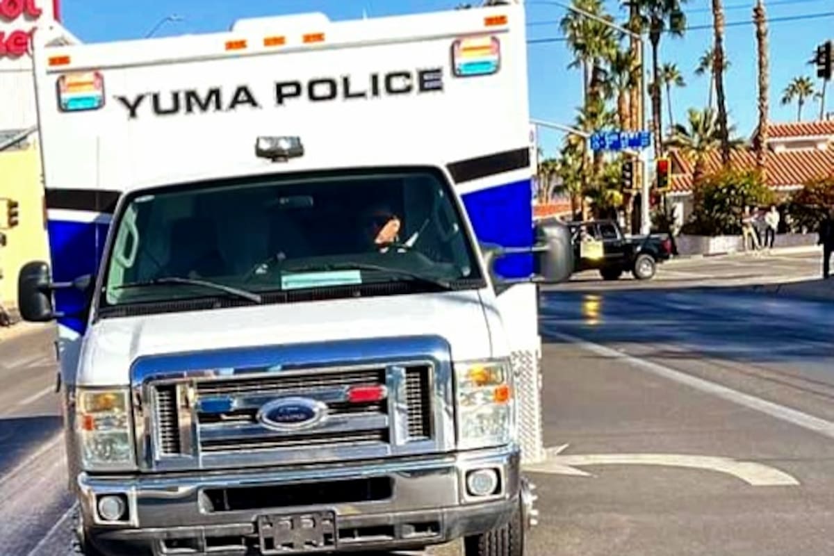Motociclista muere tras chocar contra camellón en Yuma