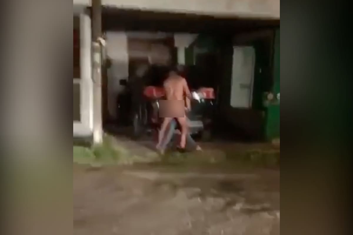 VIDEO: Exhiben marino desnudo agrediendo mujer en Michoacán