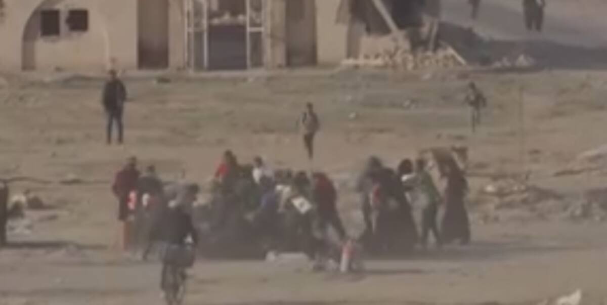 Palestinos desesperados por recibir ayuda humanitaria. / CNN.