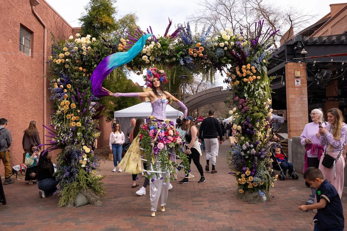 Tempe Blooms: arte, color y exhibiciones florales que transforman Downtown Tempe