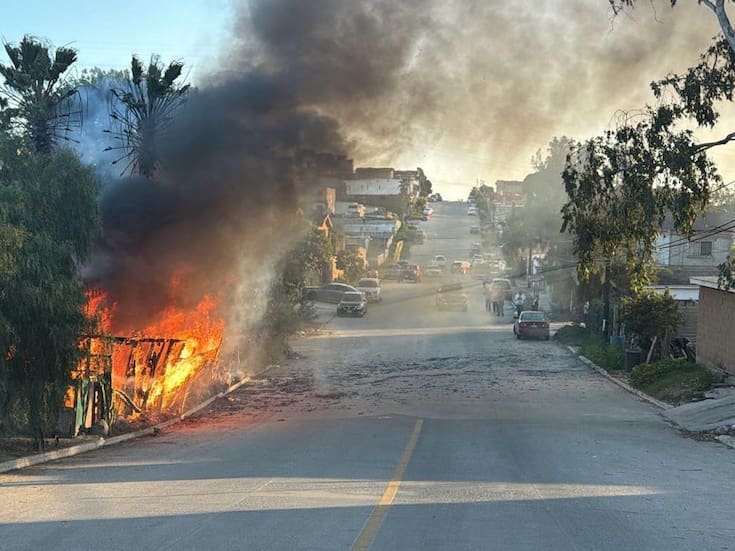 Fuego arrasó con una casa de madera