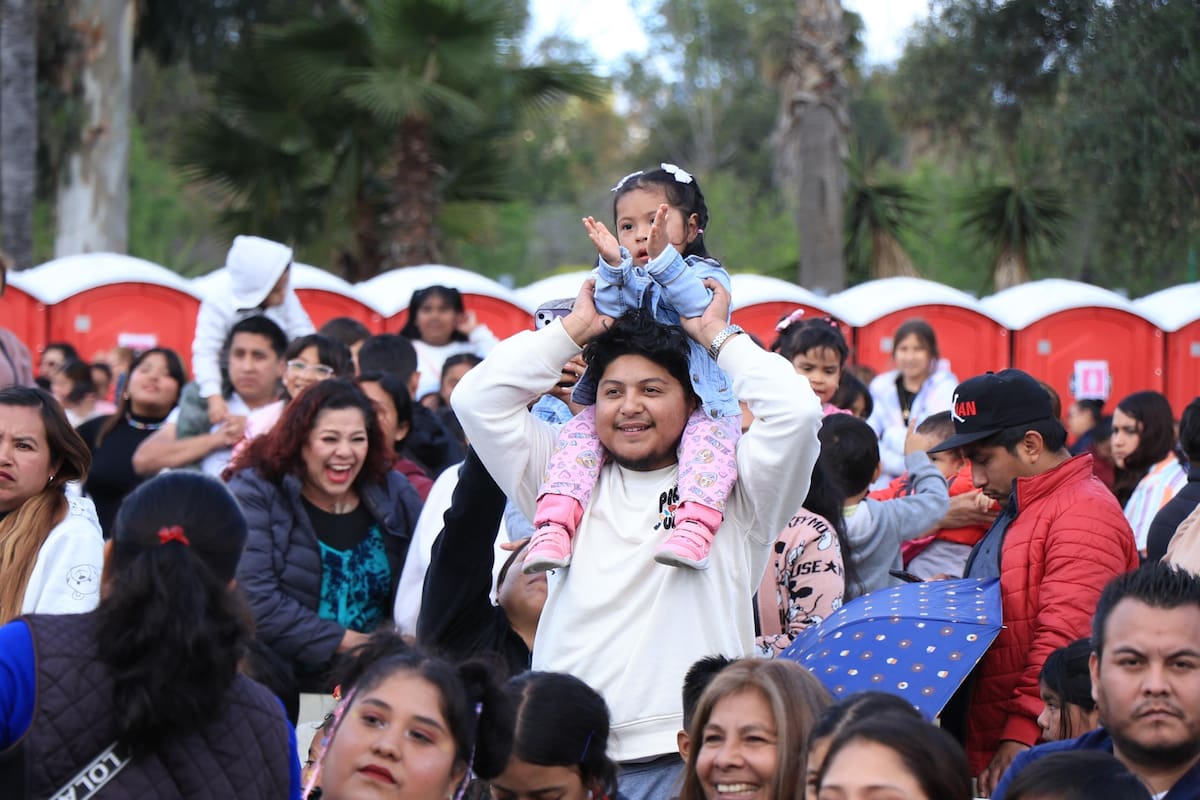 Celebran el día del niño en Parque Morelos