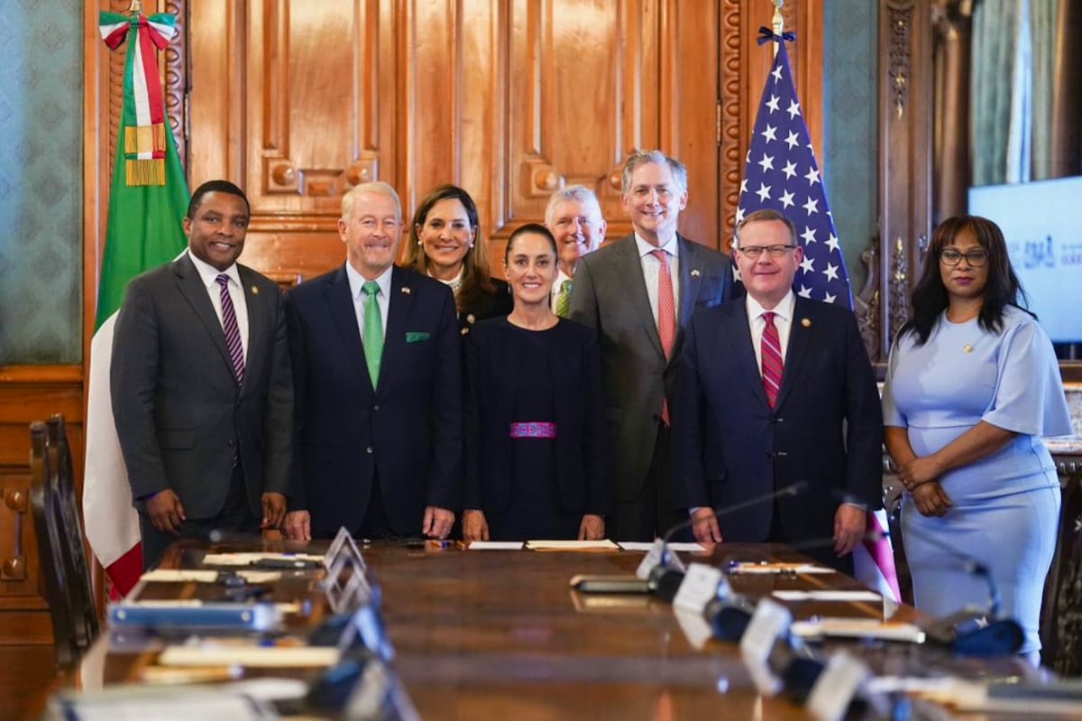 La presidenta Claudia Sheinbaum se reunió con una delegación bipartidista del Congreso de Estados Unidos, acompañada por el embajador Ronald Johnson.