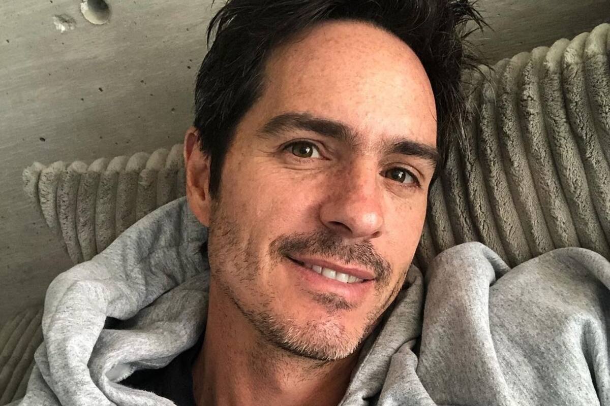 Mauricio Ochmann fue visto sin camisa caminando por las calles de Campeche mientras se prepara para su nueva serie de Netflix