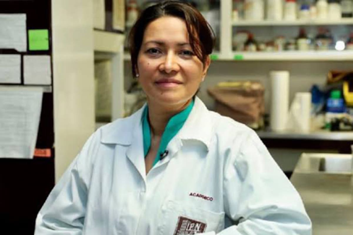 Eva Ramón Gallegos: La científica mexicana que desarrolla terapia con láser que elimina por completo el Virus del Papiloma Humano en estudios piloto