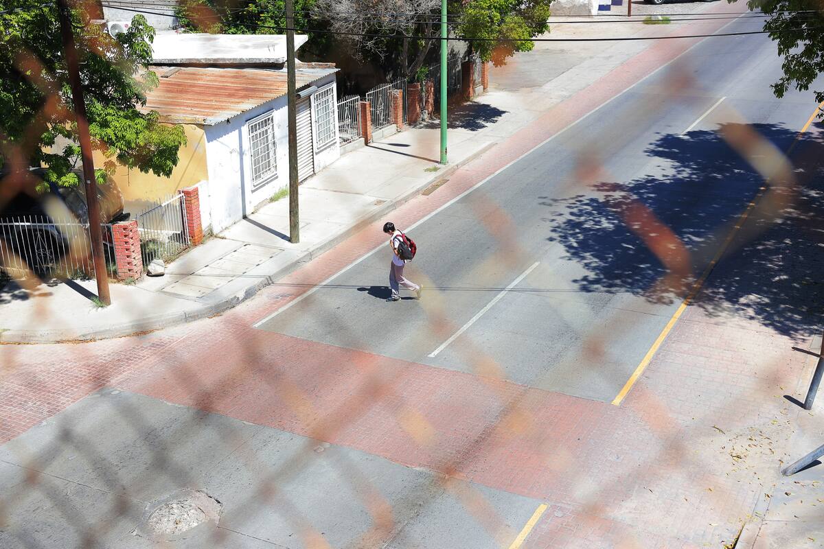 Calor y cansancio hacen que se la jueguen en el tráfico.