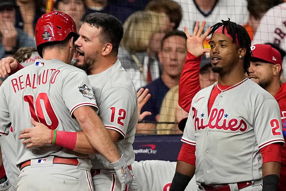Filis pegan primero y vencen a Astros en juego uno de Serie Mundial MLB 2022