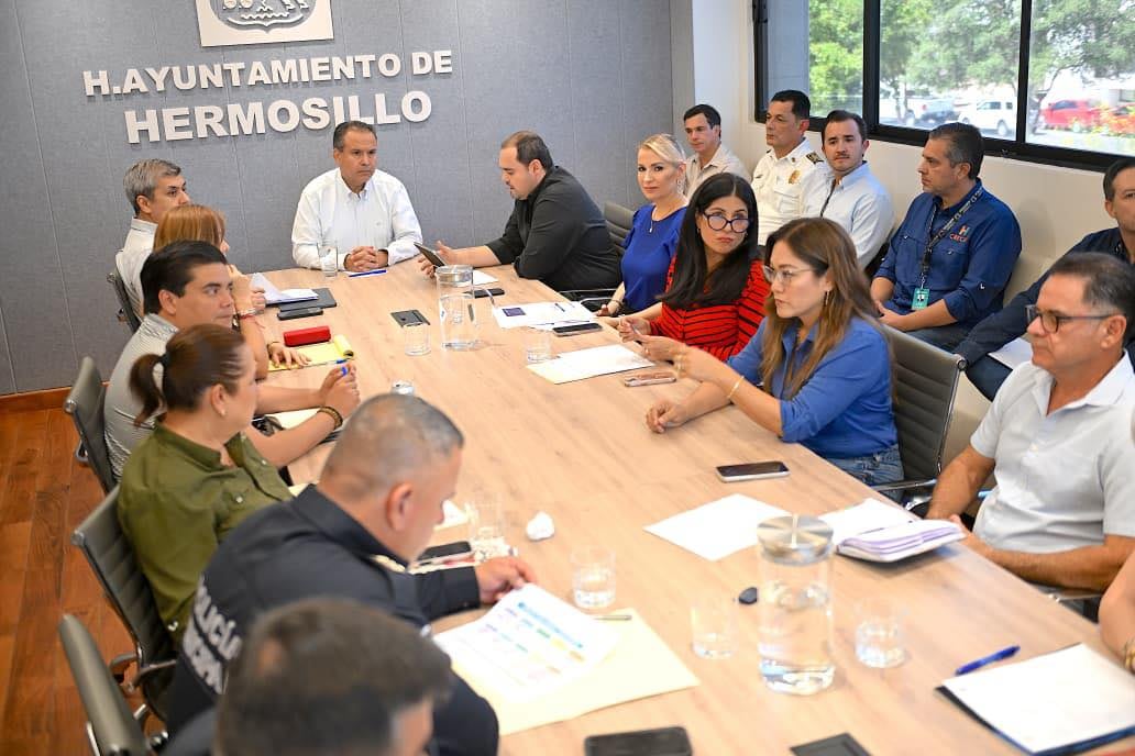 El alcalde Antonio Astiazarán encabezó una reunión para dar seguimiento a las estrategias que se implementarán durante el periodo vacacional. FOTO: ESPECIAL