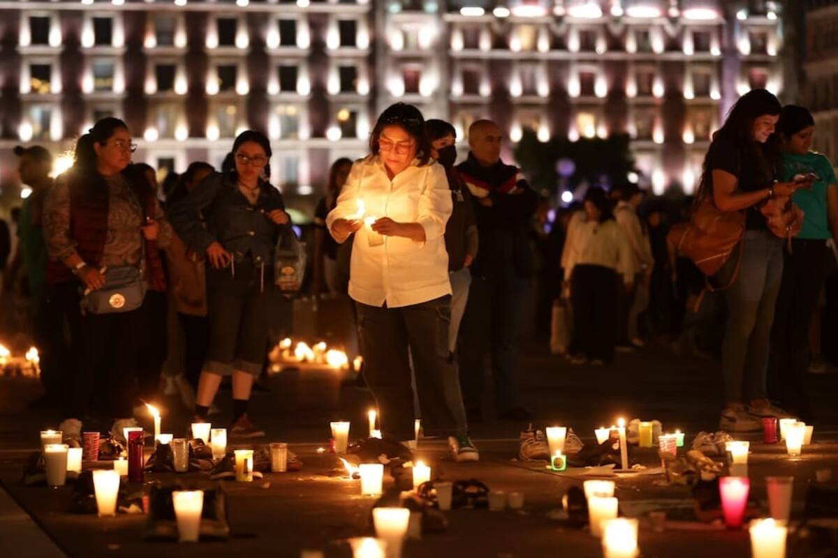 En el Zócalo de la capital del país, se vivió una intensa protesta por el Luto Nacional. | Crédito: Fernanda Rojas/ EL UNIVERSAL