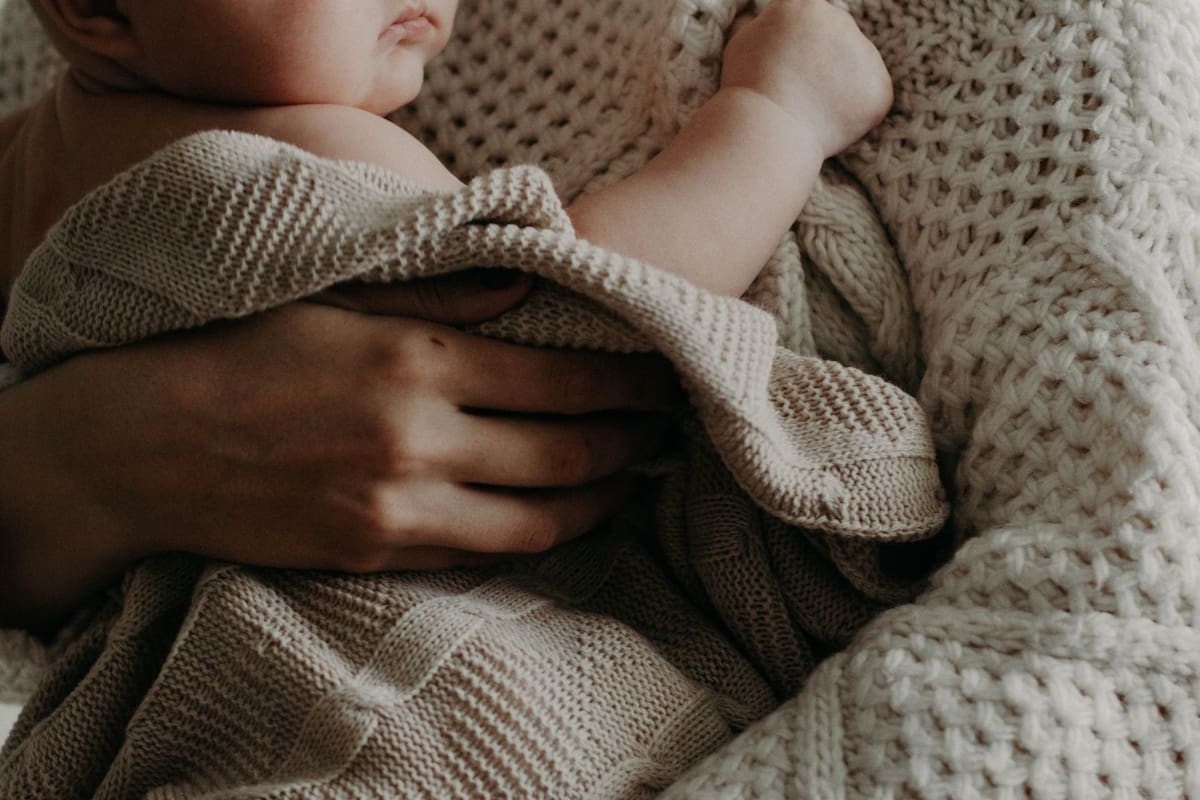 La demencia podría tener sus raíces desde la infancia, revela estudio