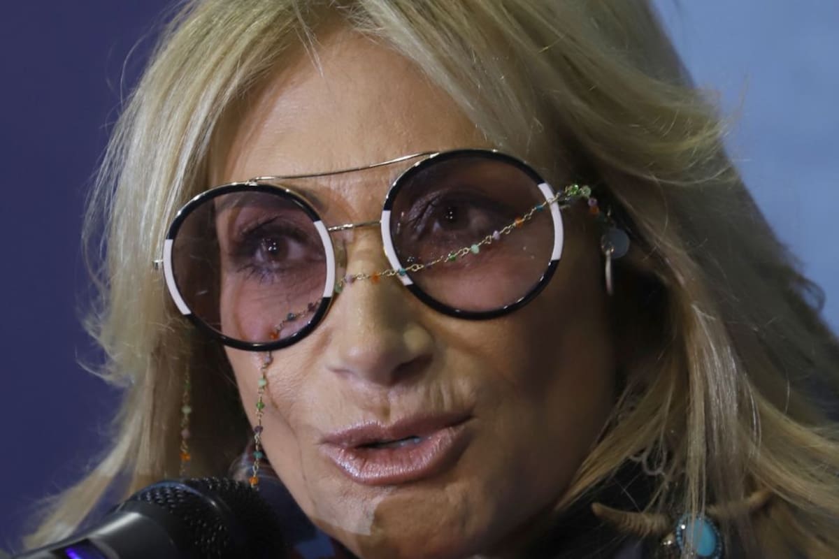 Acusan de “hipocresía” a Adela Micha por reclutar jóvenes con programa del Gobierno