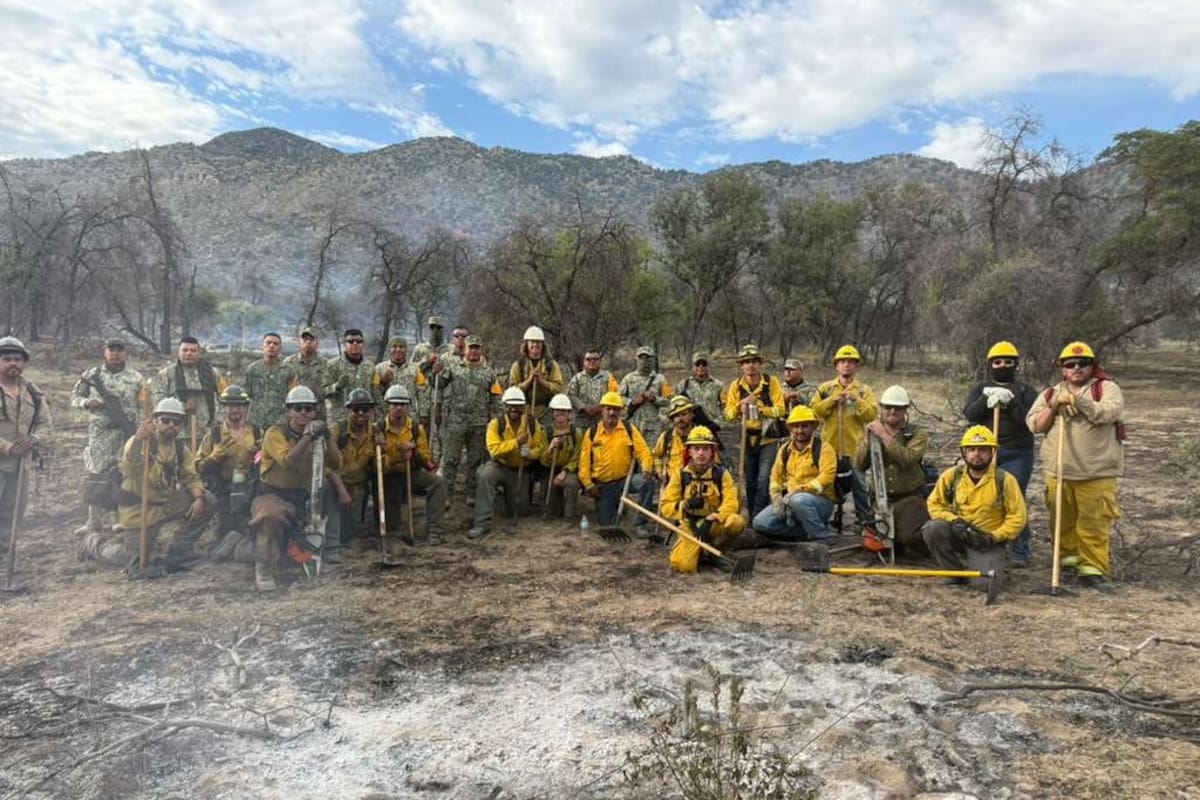 Combaten incendio forestal autoridades mexicanas y estadounidenses en la frontera