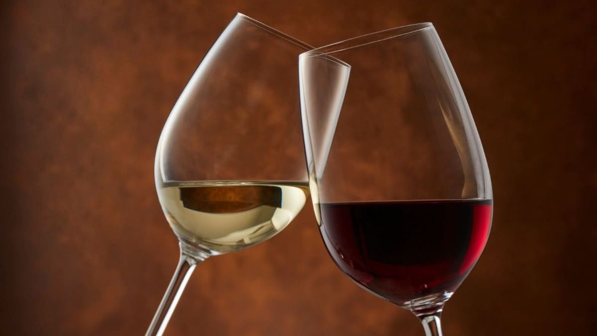 Tomar una copa de vino al día no es tan beneficioso como se pensaba pues los riesgos de salud son mayores y acumulativos, advierten científicos tras realizar un nuevo estudio