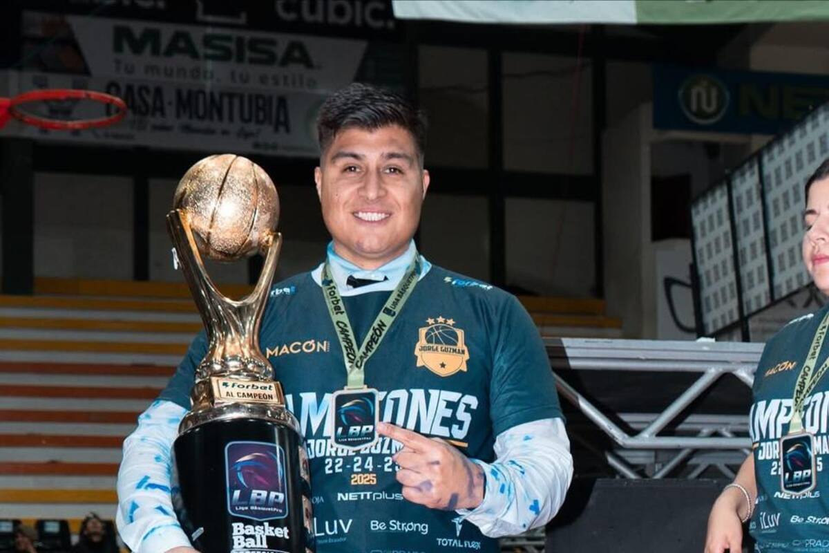 Coach de Tijuana gana campeonato en baloncesto de Ecuador