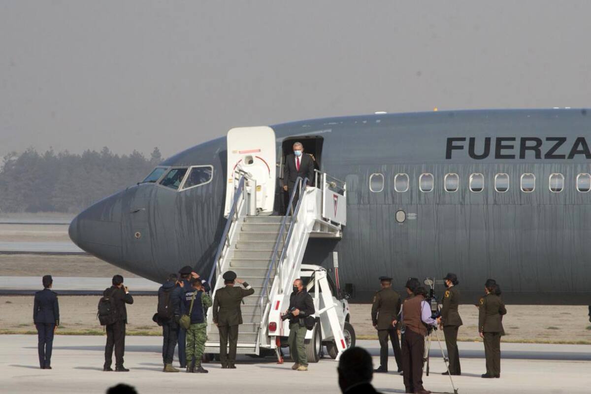 "Puro show": Carlos Loret de Mola se burla de avión sin pasajeros en Aeropuerto Felipe Ángeles