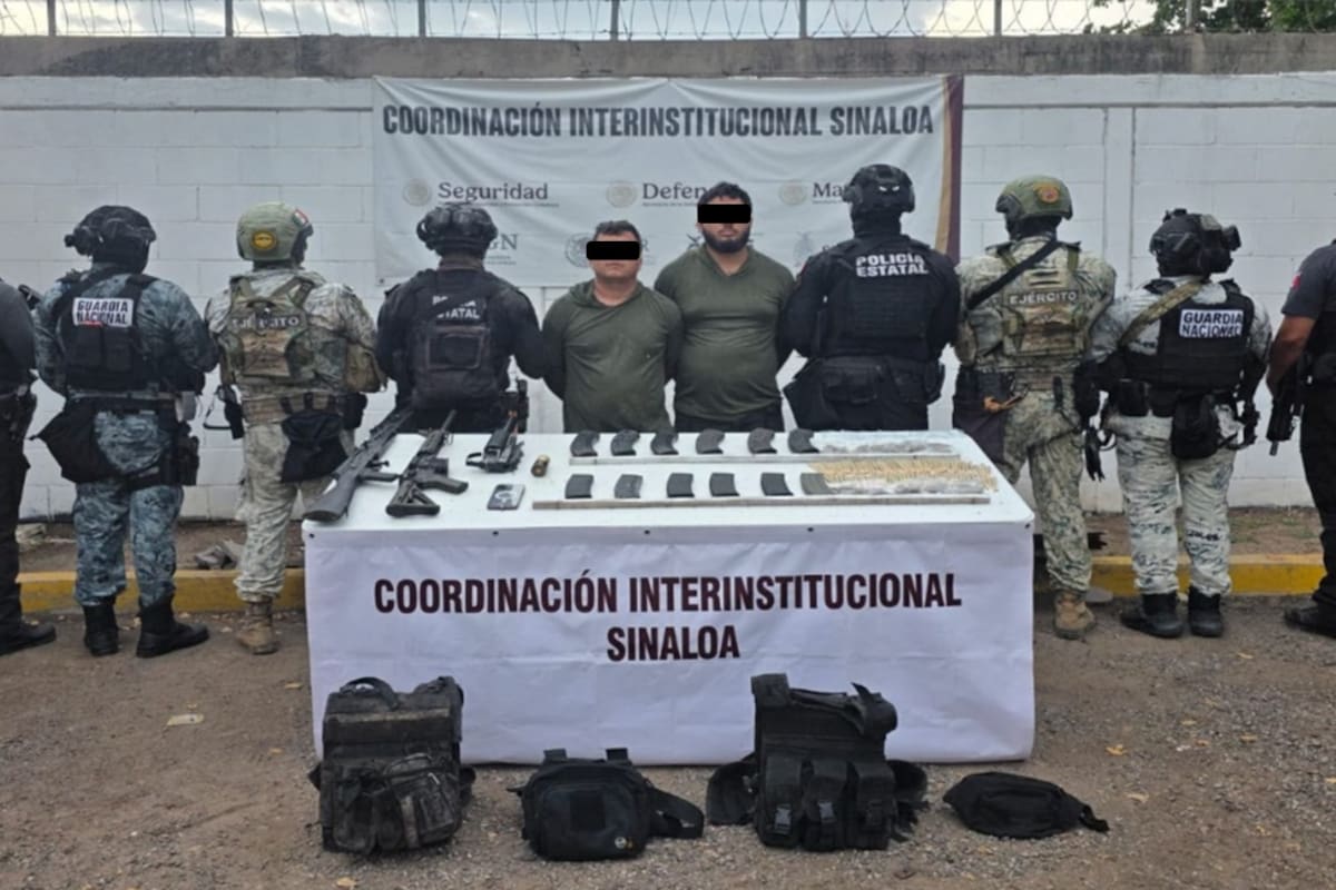 Ejército detiene en Sinaloa a Ángel Gabriel N, “Tronco”, y Milton Yair N, señalados por la privación ilegal de la libertad de 10 mineros en La Concordia, tras un operativo en el que también les aseguraron armas, droga y equipo táctico