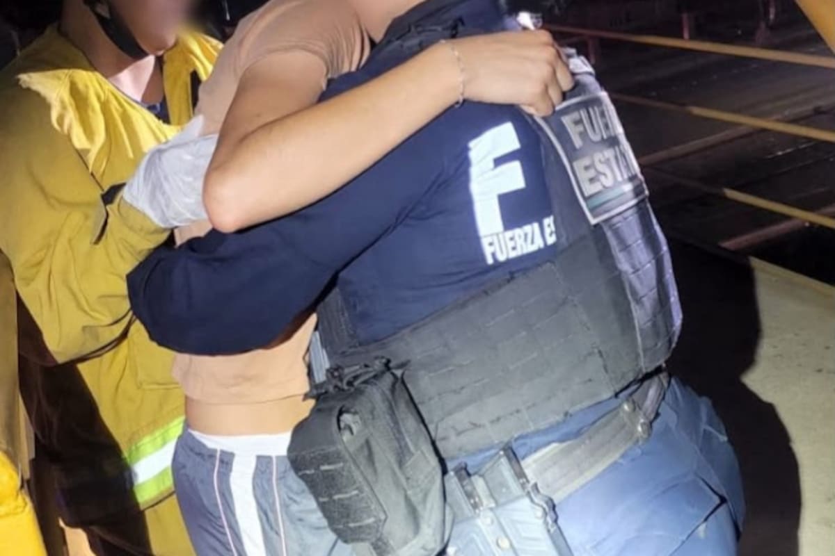 Rescatan a mujer en crisis emocional sobre puente peatonal de Mexicali