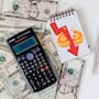 Economistas elevan al 34% la probabilidad de recesión en Estados Unidos para el próximo año, pero la inflación no bajará al 2% hasta 2028: Bankrate advierte de tasas “más altas por más tiempo”