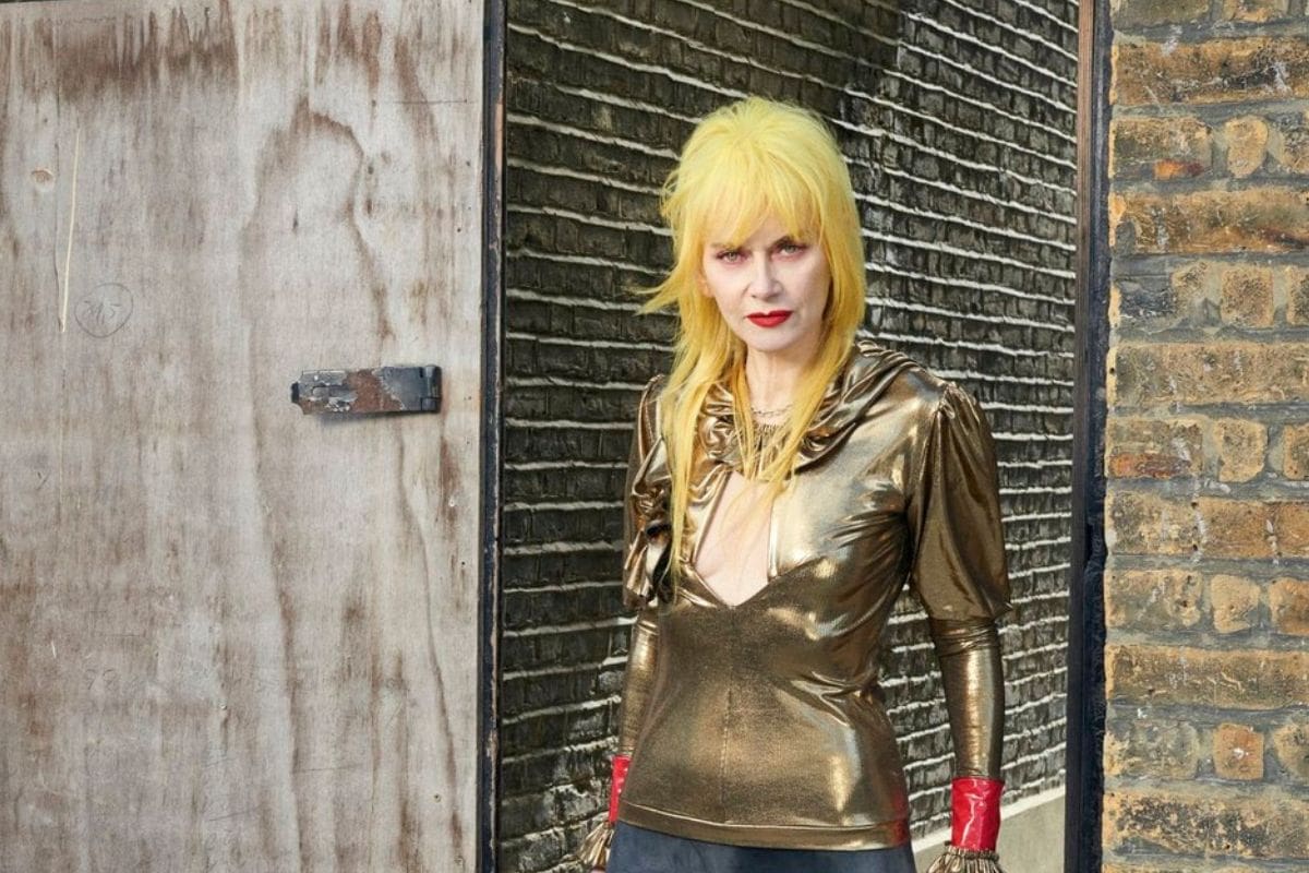 Luto en la moda británica: muere Pam Hogg, la reina punk que vistió a las grandes estrellas