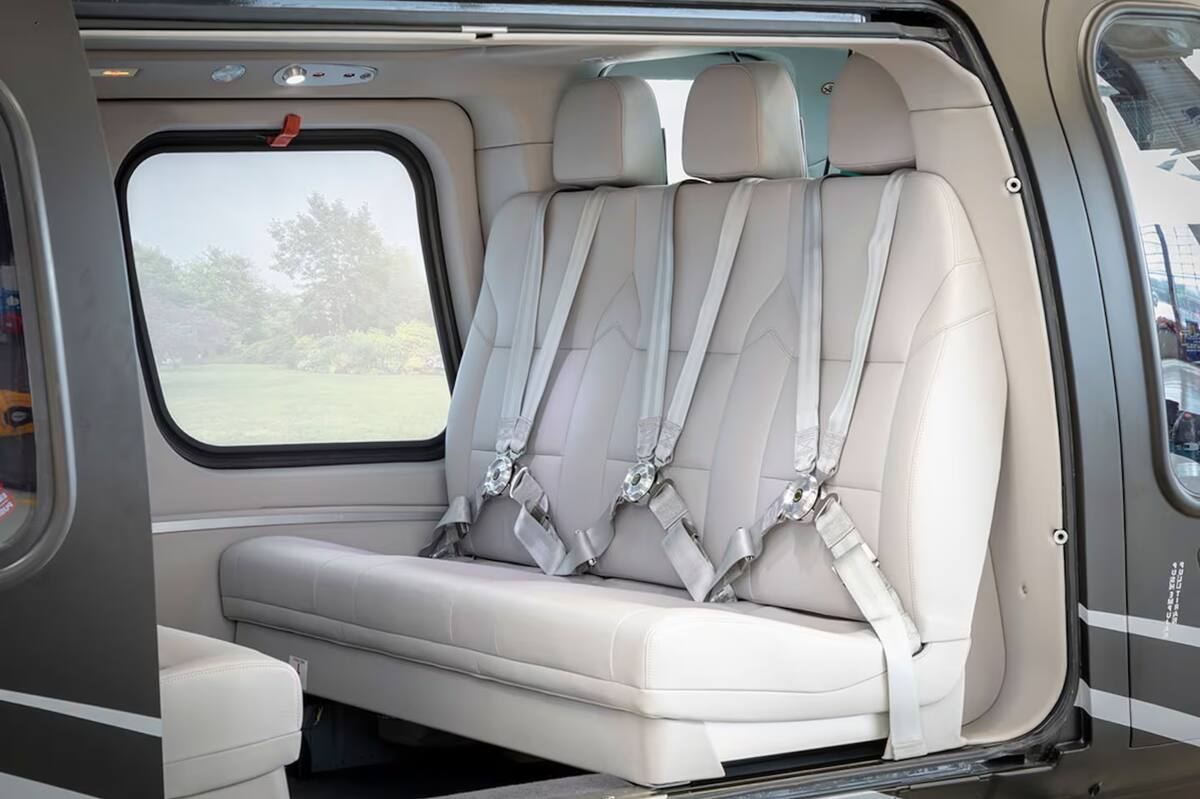 Interior de un helicóptero Agusta, modelo como el que Ricardo Monreal usó recientemente destando polémica.