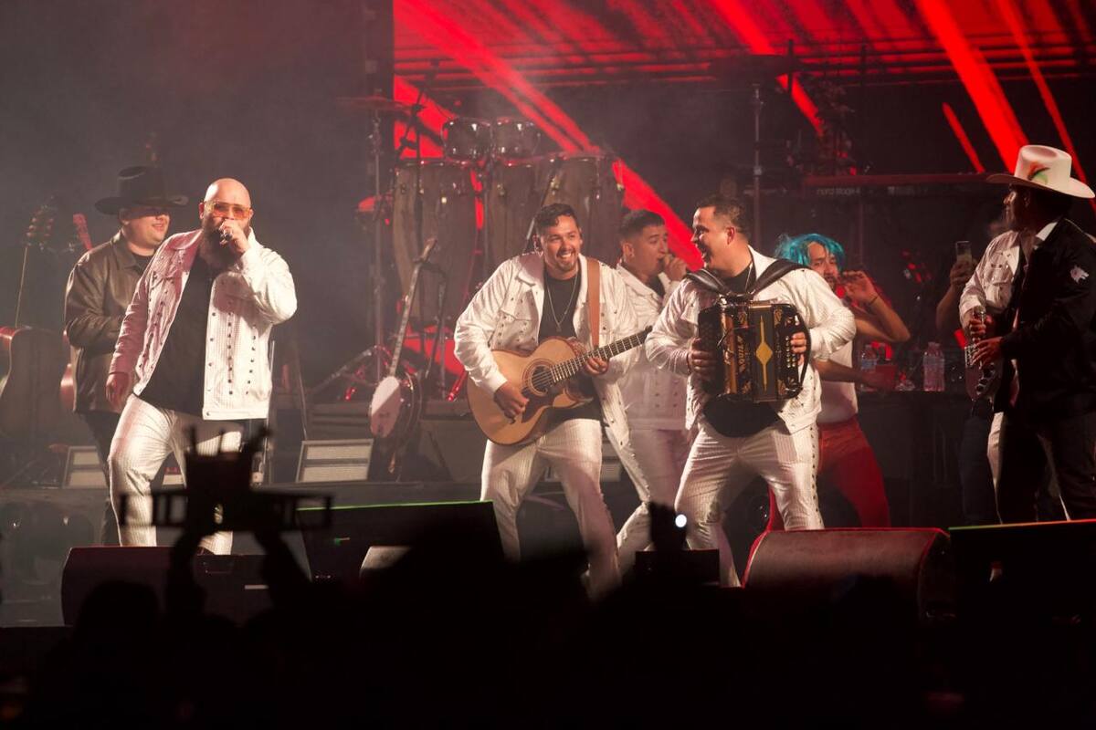 Óscar Calín, Grupo Alfa y La Pauta ‘calientan’ ambiente con sus canciones