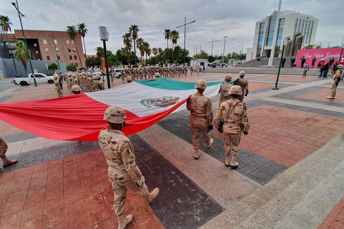 Izan a media asta bandera en Sonora; Gobernadora reconoce valentía del personal de Salud