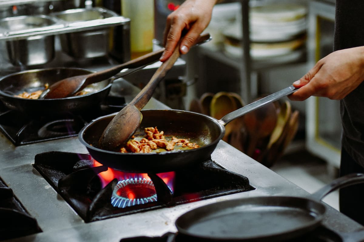Desengrasante casero con gaseosa cola y sal: qué es, cómo funciona y cuándo usarlo