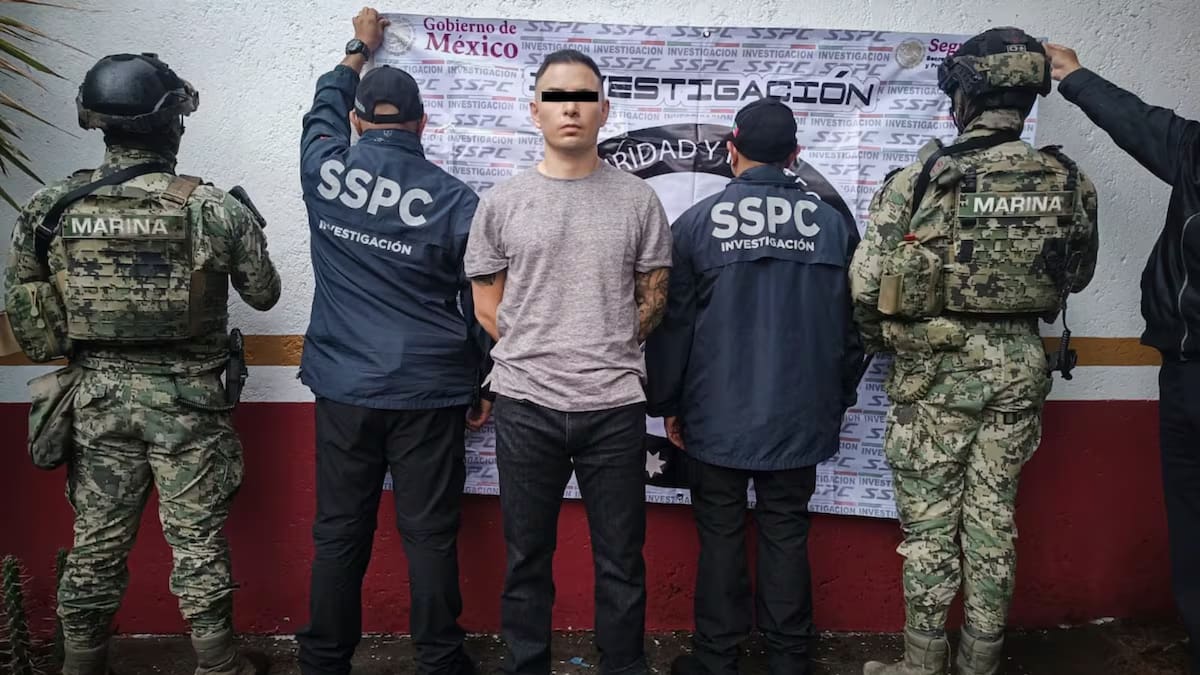 Secretaría de Marina, SSPC e INM detuvieron en Polanco a ciudadano colombiano identificado como Juan Carlos Montero Mestre, presuntamente vinculado a grupo delictivo transnacional, tras operativo con inteligencia de Colombia