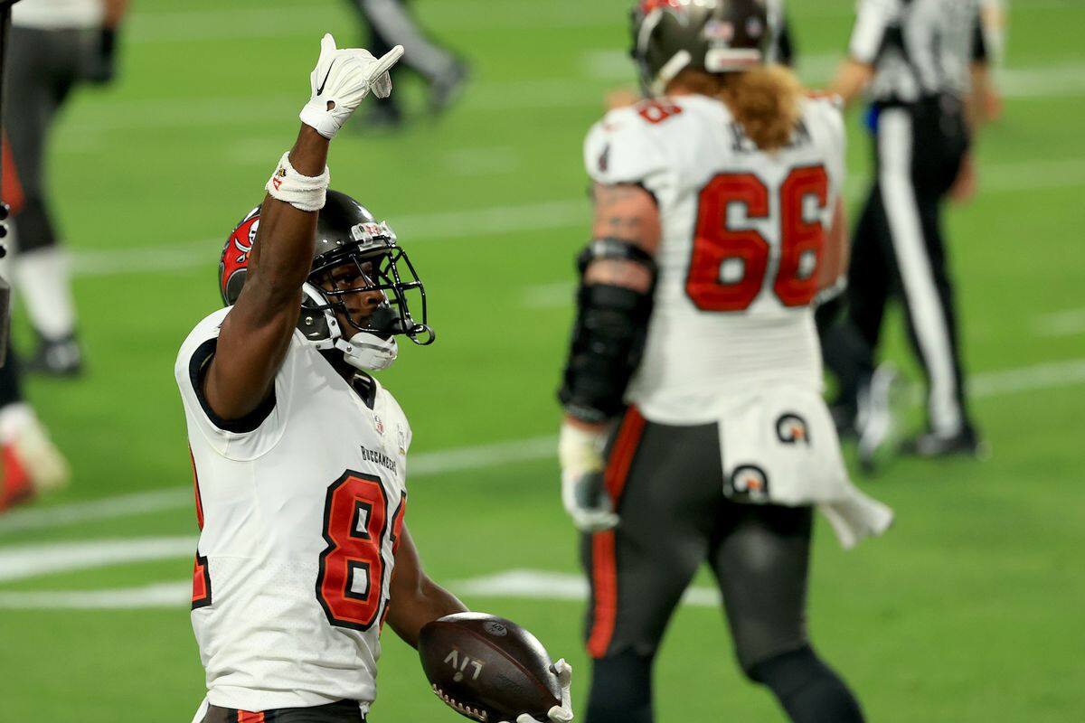 Antonio Brown fue campeón del Super Bowl LV con Bucaneros de Tampa Bay.
