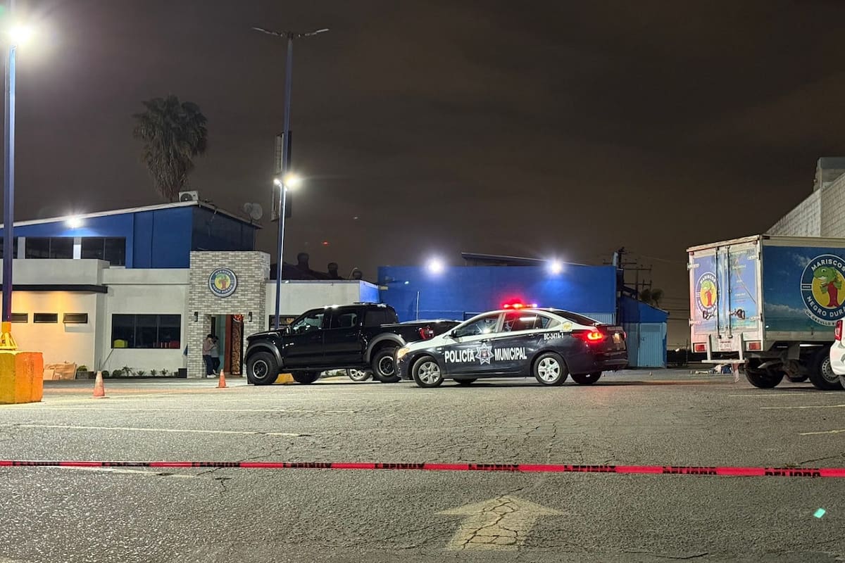 Homicidios Tijuana: Asesinan a hombre en estacionamiento de restaurante