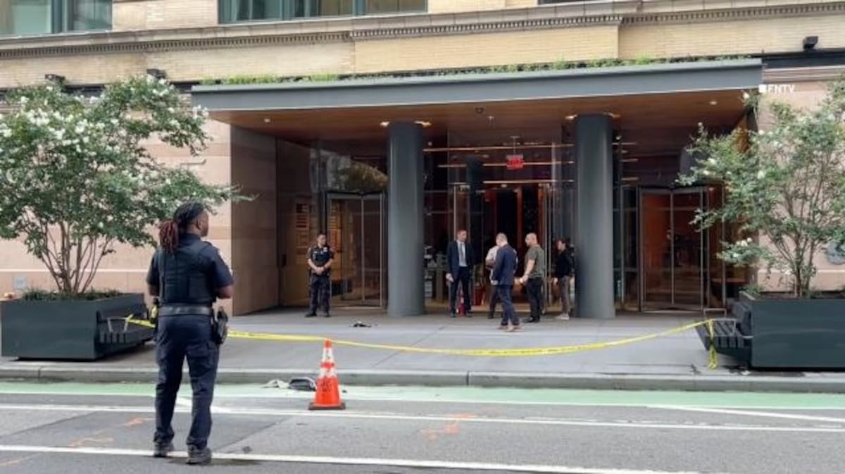 Hombre de 63 años se prende fuego en edificio de Manhattan que alberga oficinas de Google y la NYPD; fue detenido y permanece hospitalizado