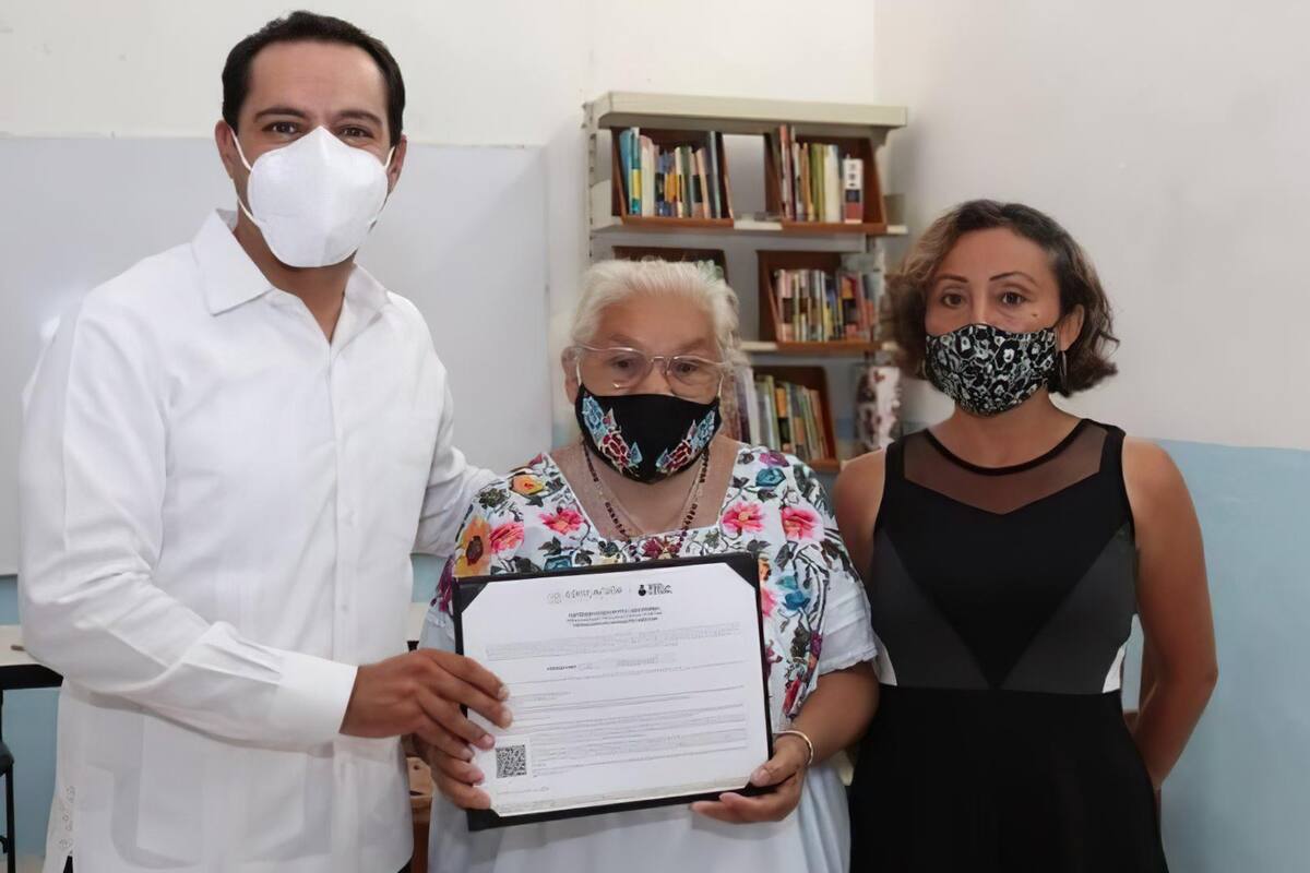María Luisa logra obtener certificado de primaria en Yucatán a sus 70 años