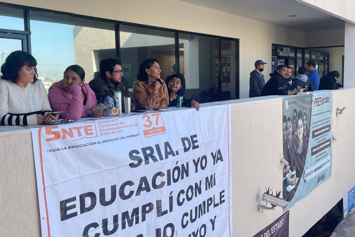 Personal del SNTE Sección 37 en Rosarito continúa en protesta