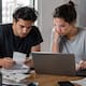 Cada vez más jóvenes de la Generación Z trabajan y viven por su cuenta, pero necesitan apoyo económico de sus padres para cubrir renta, servicios y gastos básicos