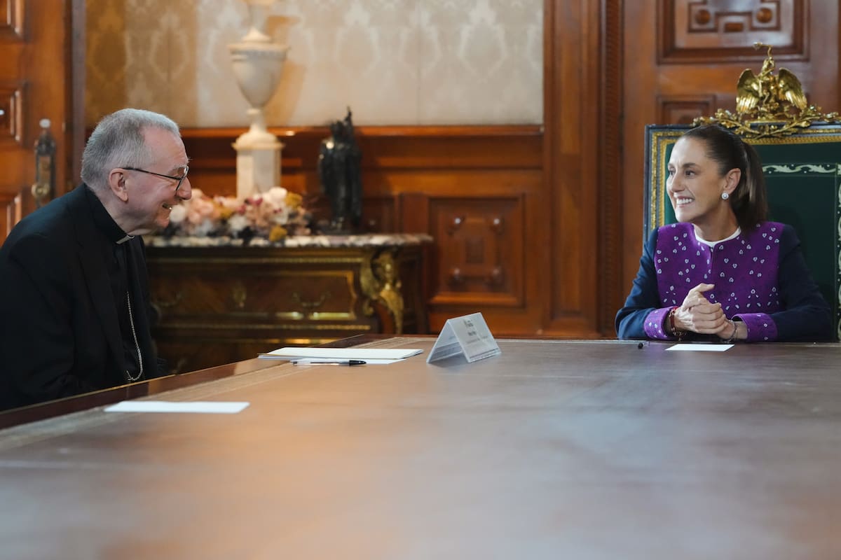 Sheinbaum recibe al secretario de Estado del Vaticano y vincula el debate sobre inteligencia artificial con los llamados del papa León XIV a la paz y la fraternidad