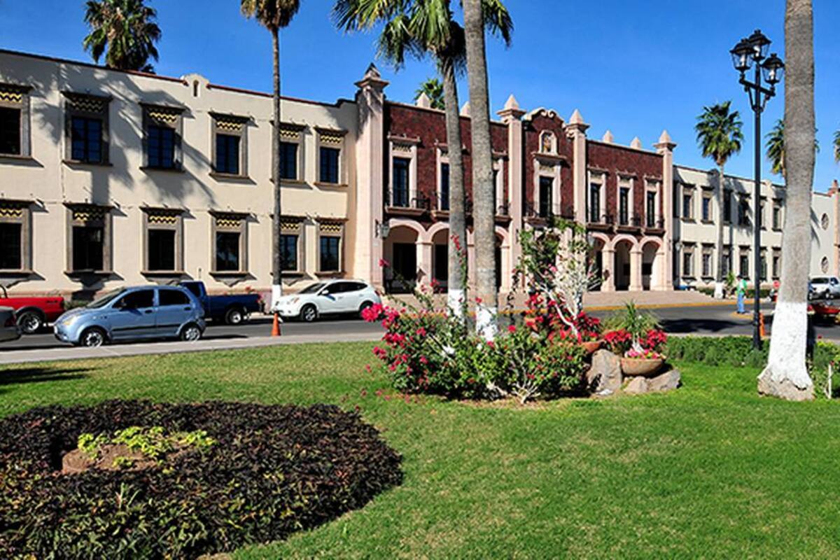 Regresan a clases más de 20 mil estudiantes a Unison y Departamento de Tránsito toma precauciones