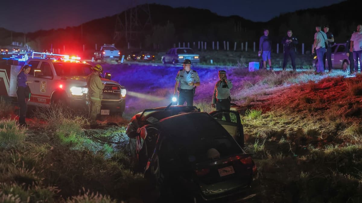 Volcamiento en la carretera Guaymas-Hermosillo deja cinco heridos, entre ellos una menor de edad