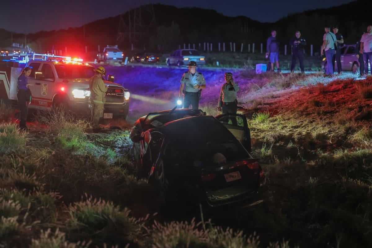 Volcamiento en la carretera Guaymas-Hermosillo deja cinco heridos, entre ellos una menor de edad