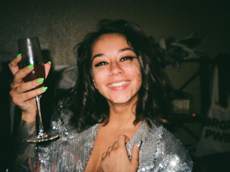 Dormir mal en fiestas: cómo afecta al cerebro y al corazón, y qué hacer para recuperarse