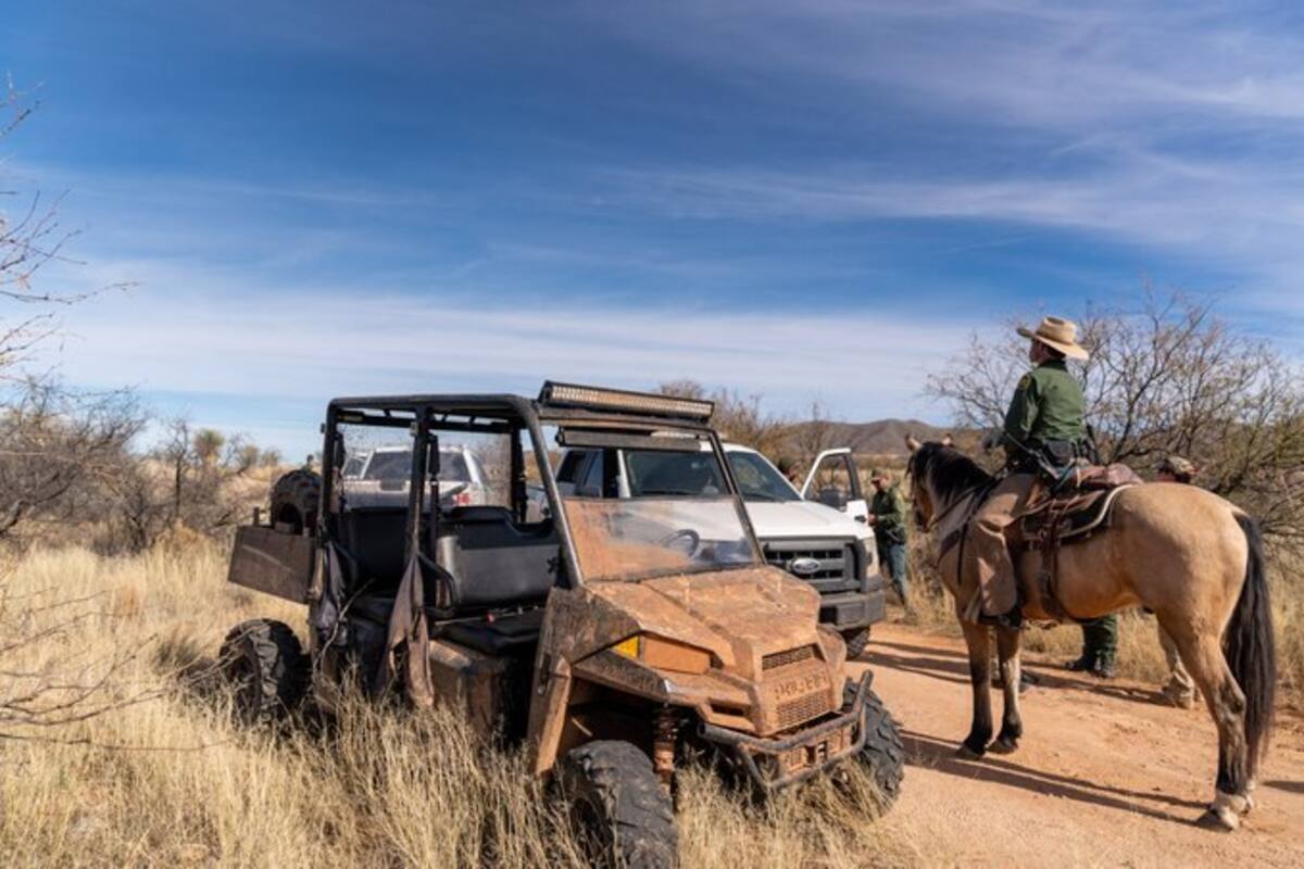 Capturan a estadounidense por contrabando, un arma y seis migrantes