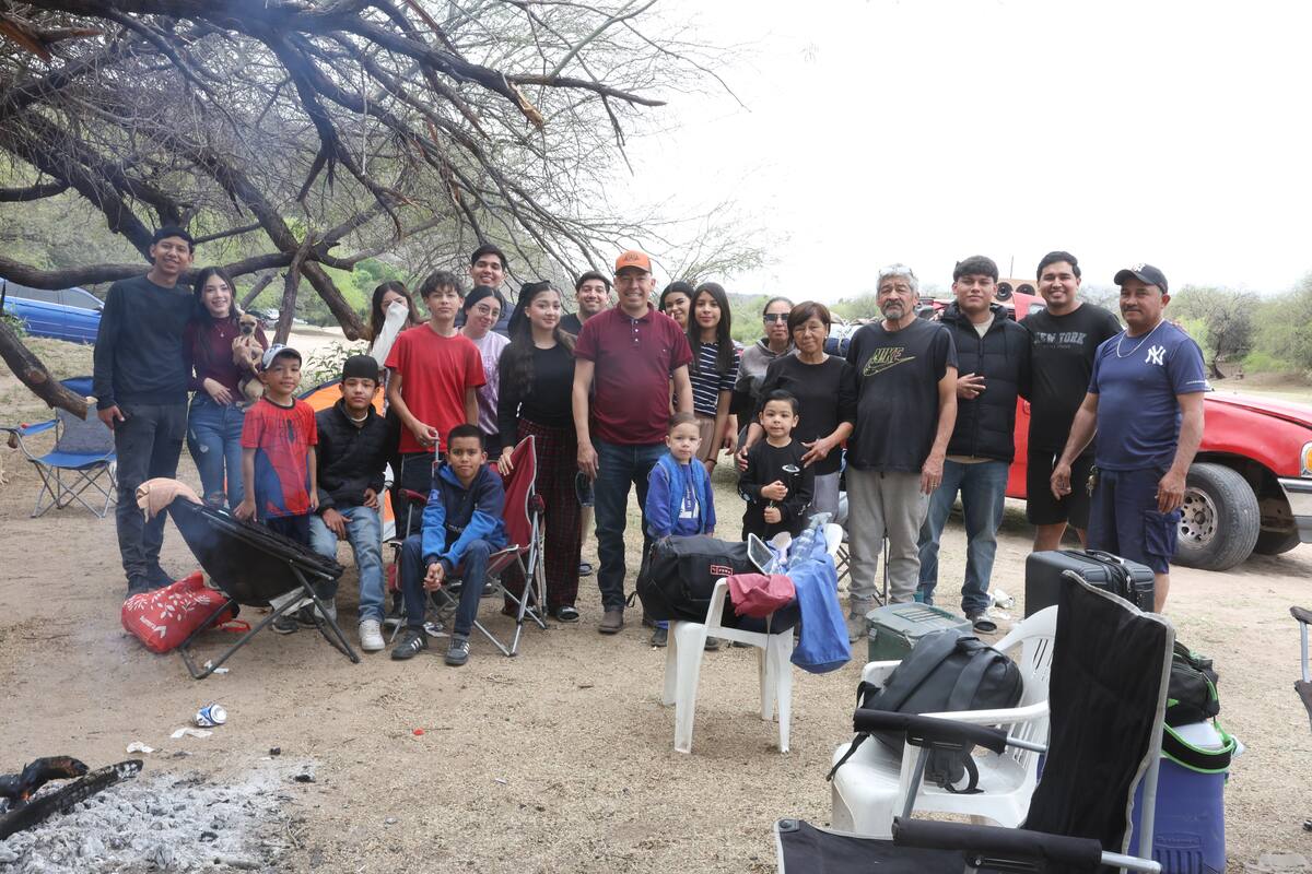 Vacacionistas regresan de pueblos de la Sierra