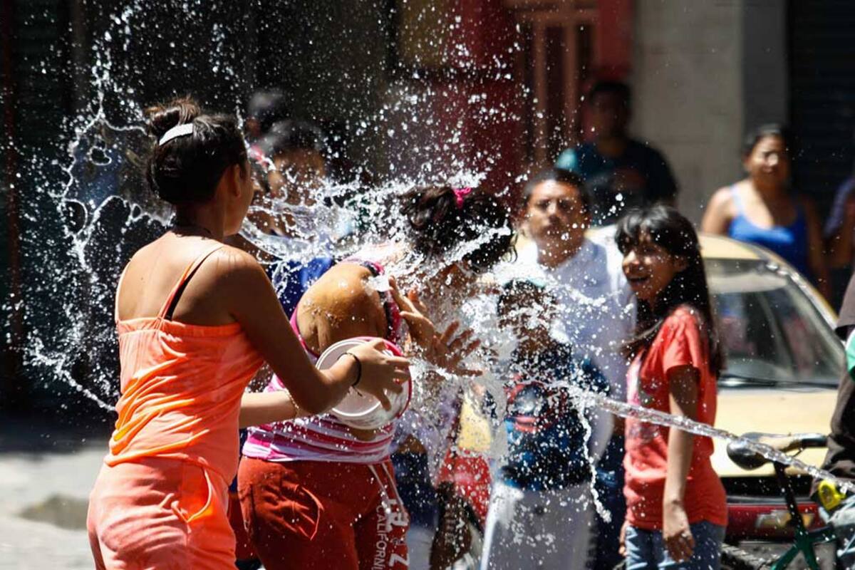 Esta es la multa por tirar agua en Sábado de Gloria en México