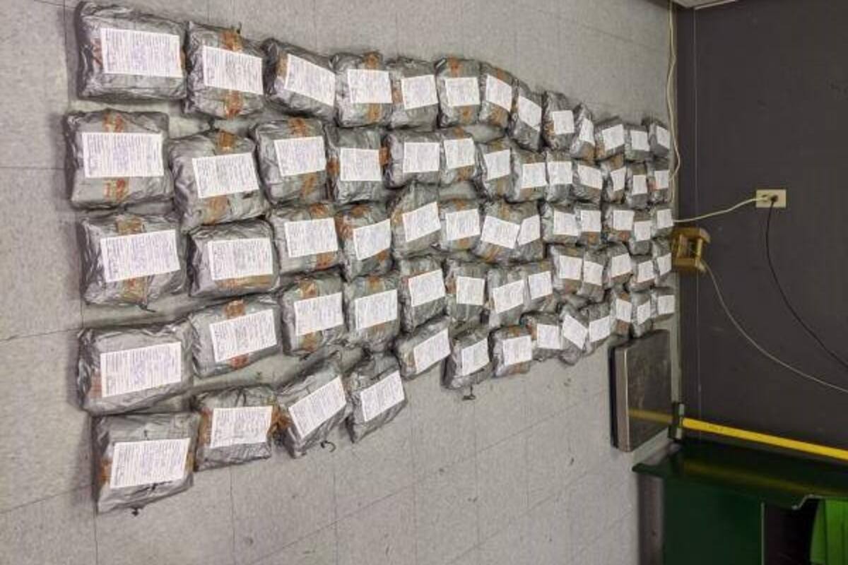 Intentaban cruzar casi 75 kilos de metanfetaminas por túnel; detienen a dos