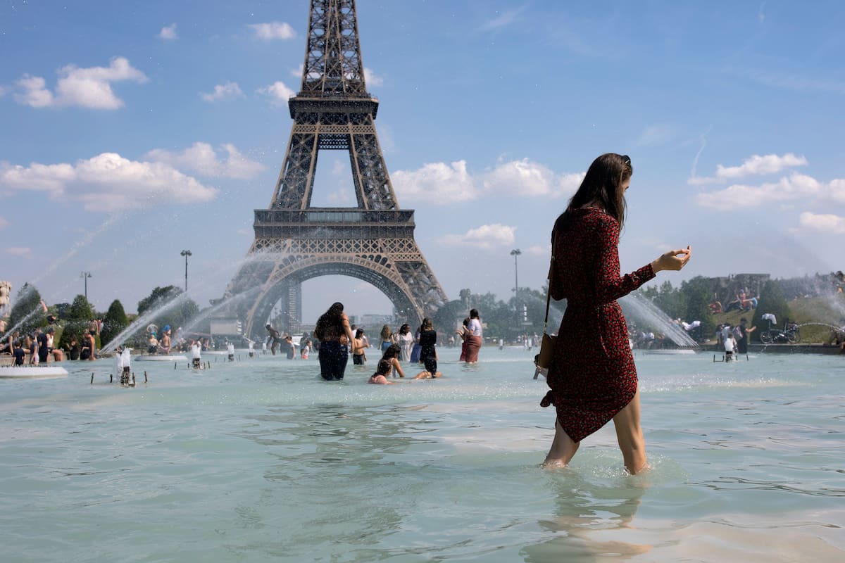 Ola de calor histórica obliga al cierre anticipado de la Torre Eiffel